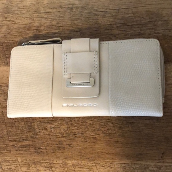 Handbags - Piquadro Italian Leather Wallet